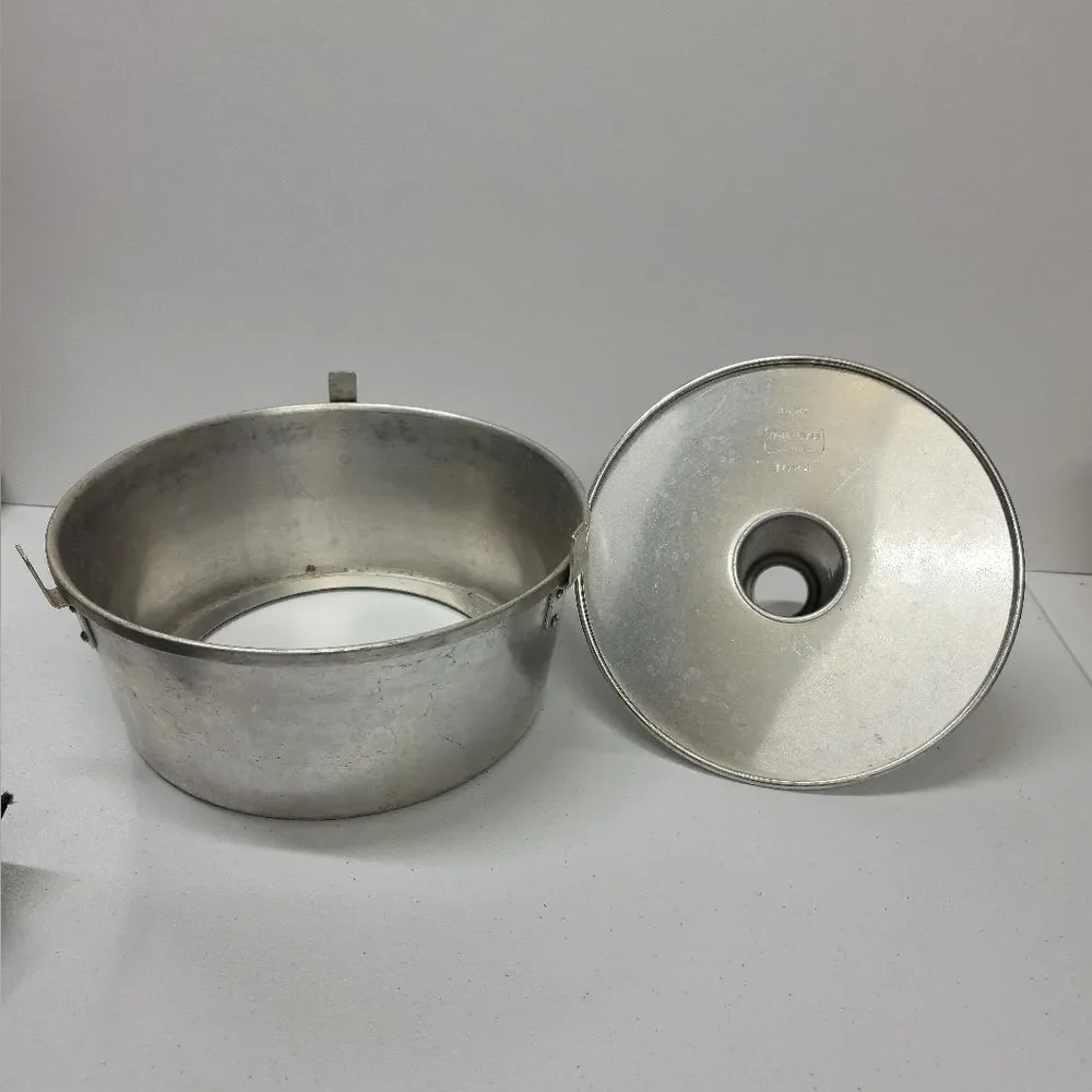 Wear Ever Aluminum Angel Food Cake Tube Pan 10 X 4 Inch One Piece 3 Legs Vtg